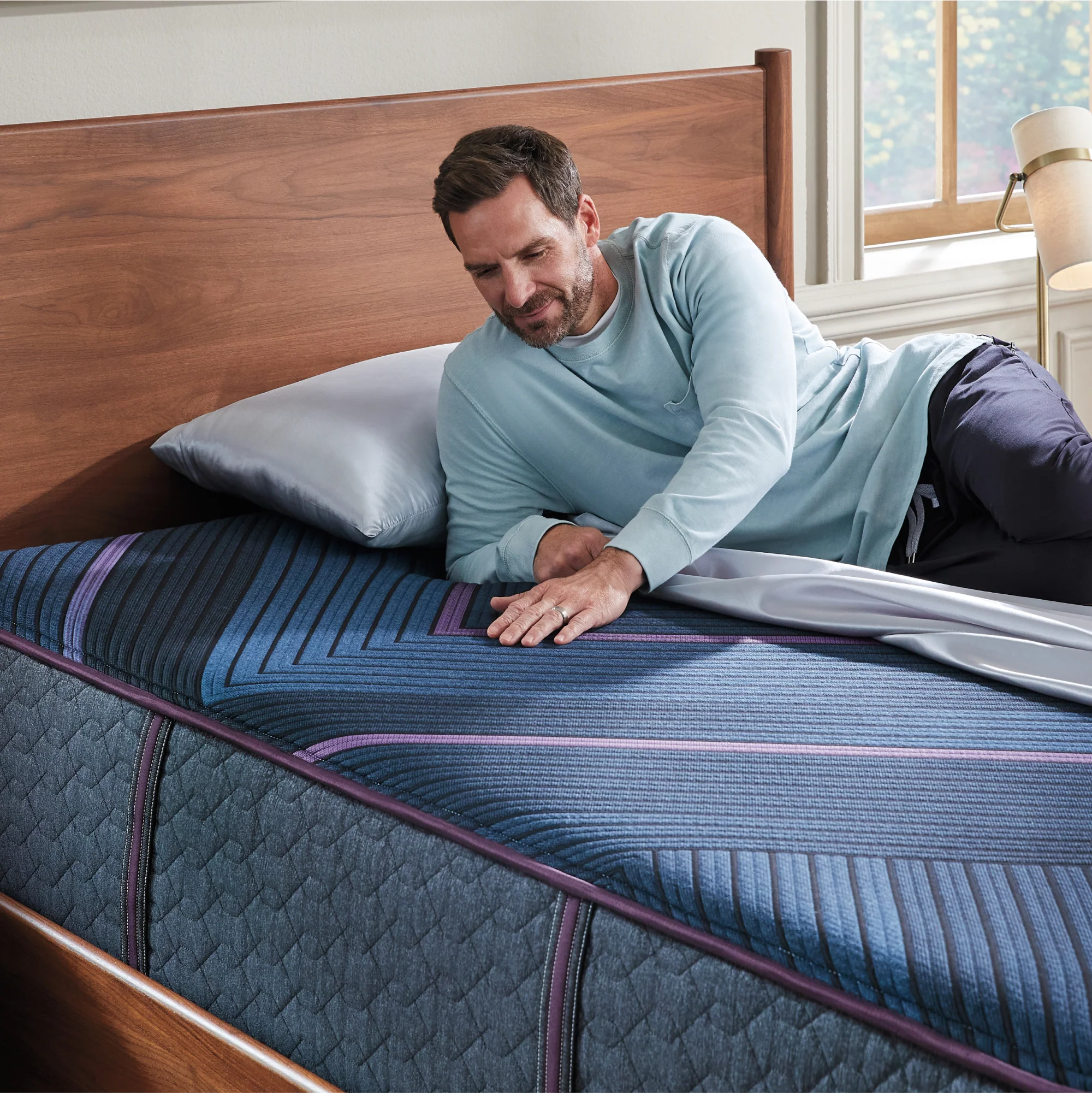 Beautyrest World Class Level Three Hybrid Medium - Image 3